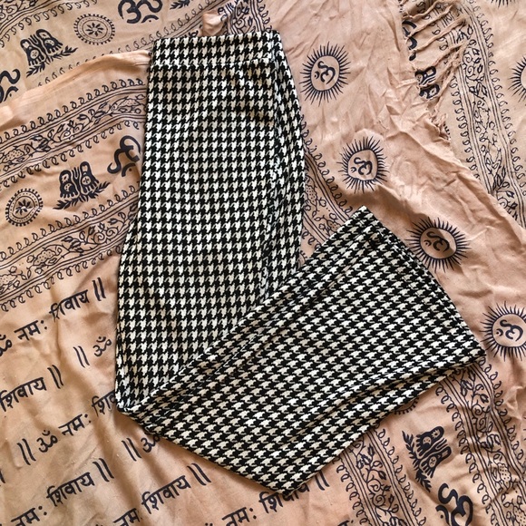 Houndstooth Pattern Pants - Picture 2 of 4